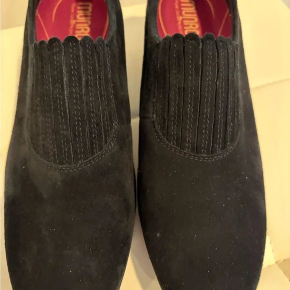 Munro black suede ankle booties - Picture 2 of 7